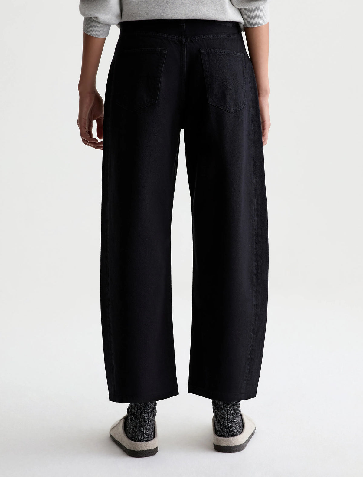 SUPER BLACK
