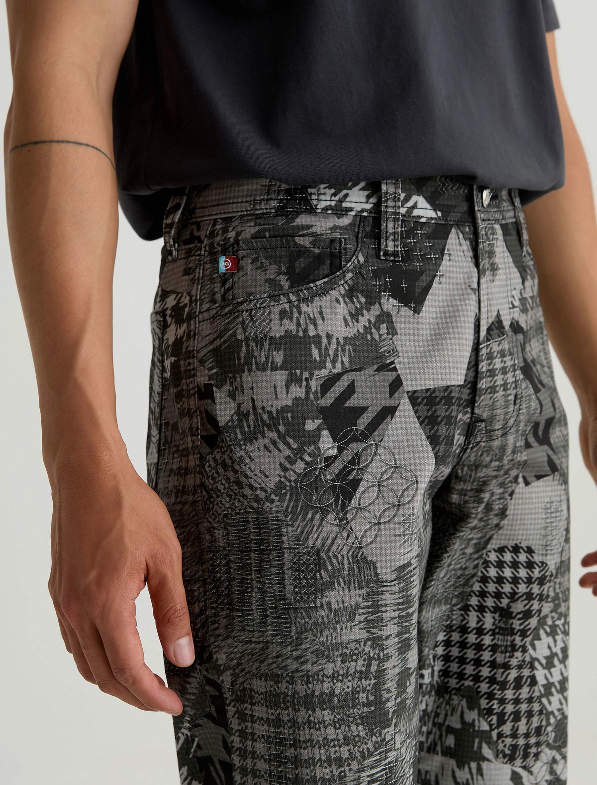 HOUNDSTOOTH