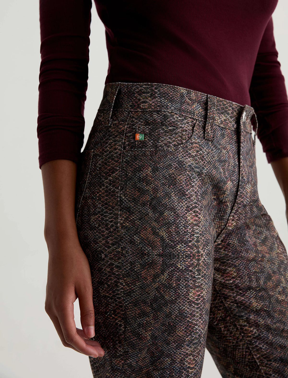 TRIBAL SNAKE SKIN