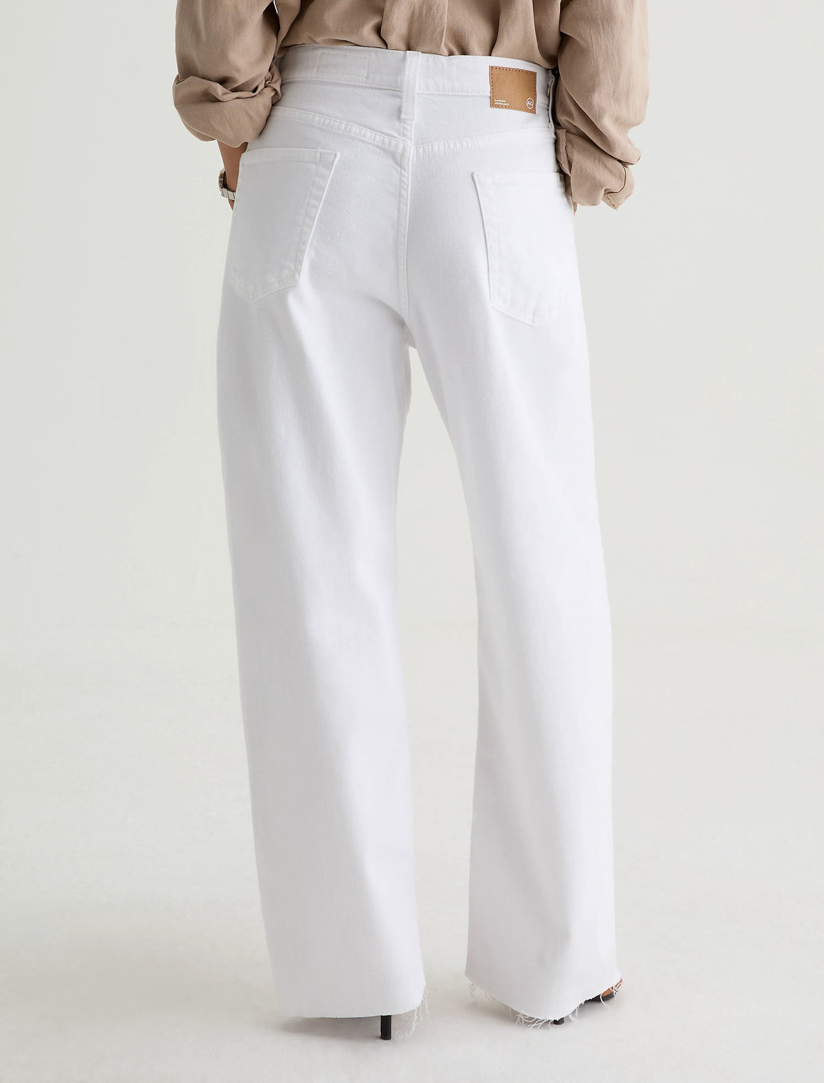 GALLERY WHITE