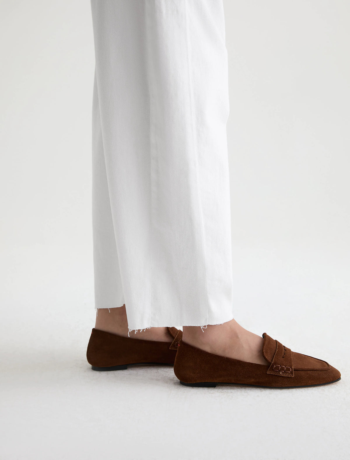 GALLERY WHITE