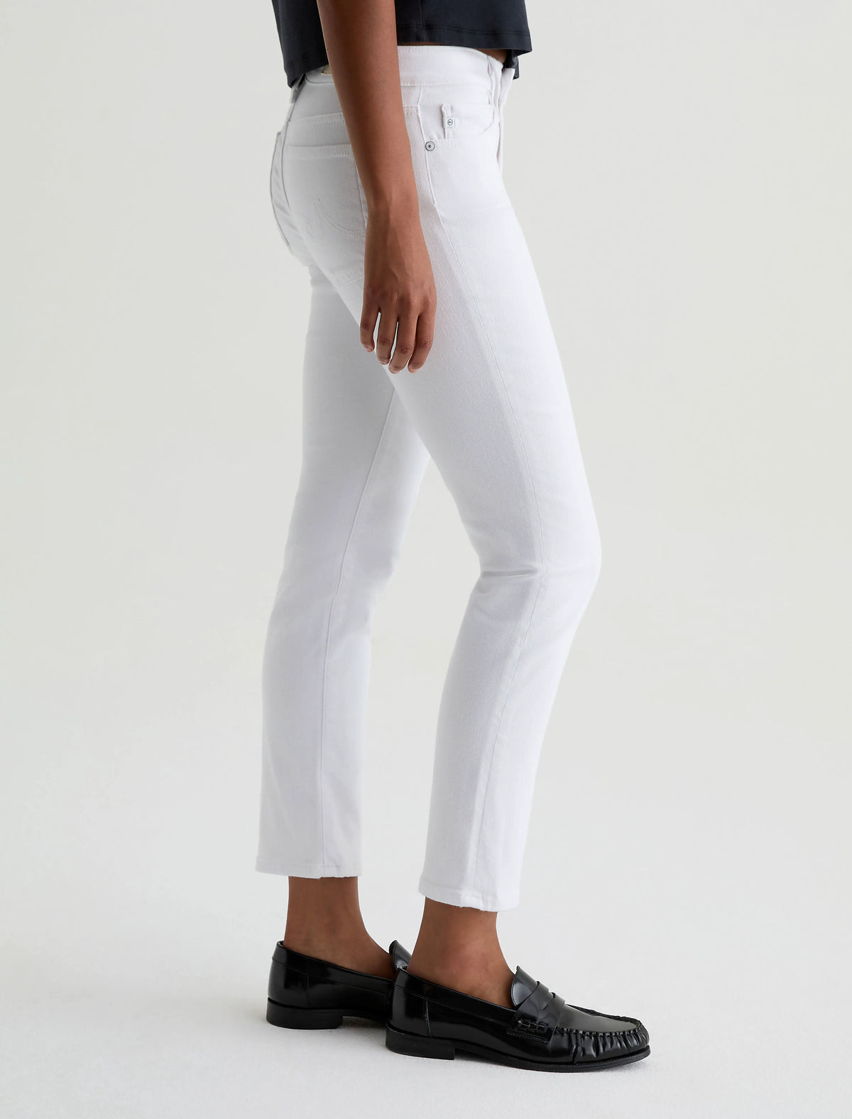 GALLERY WHITE