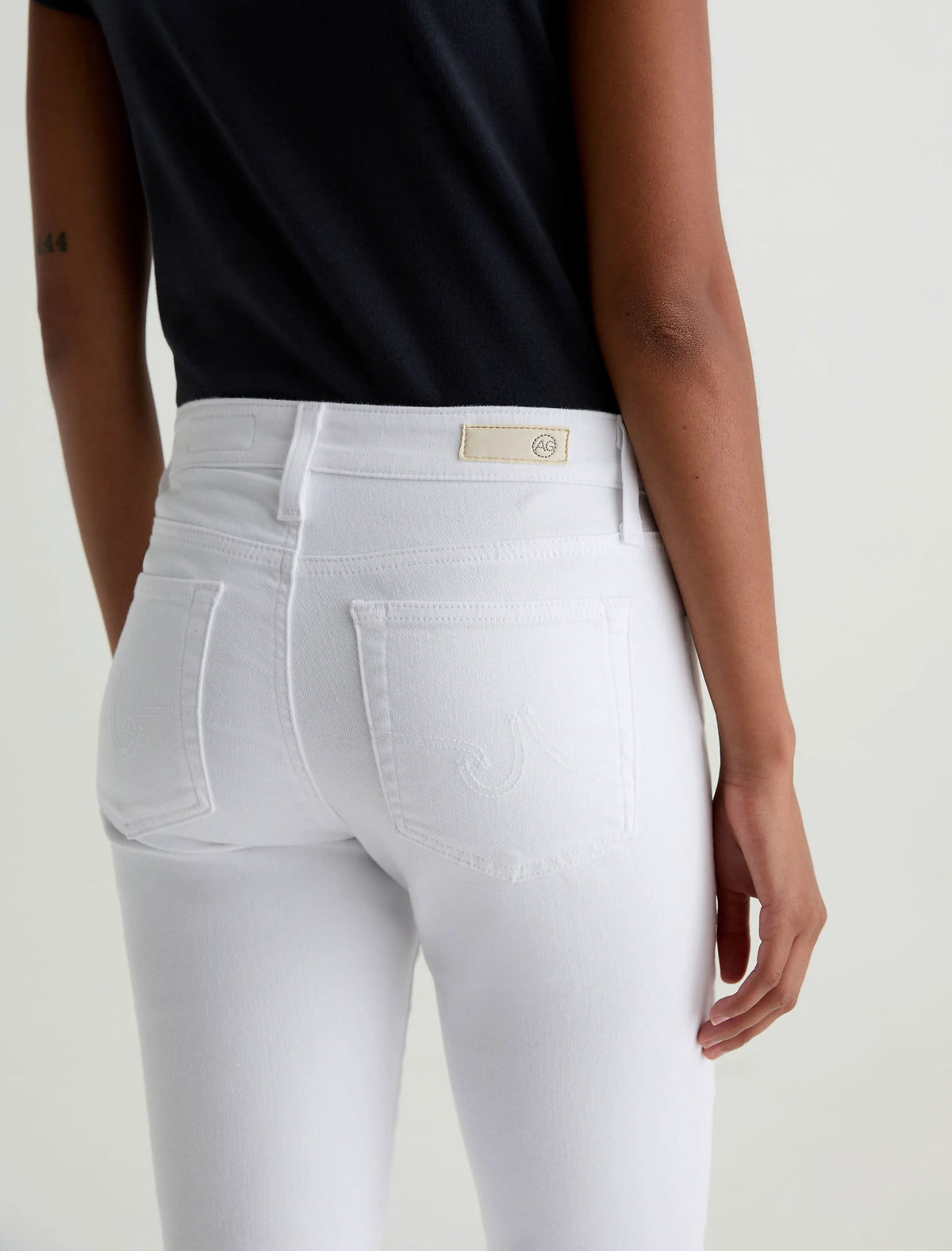 GALLERY WHITE