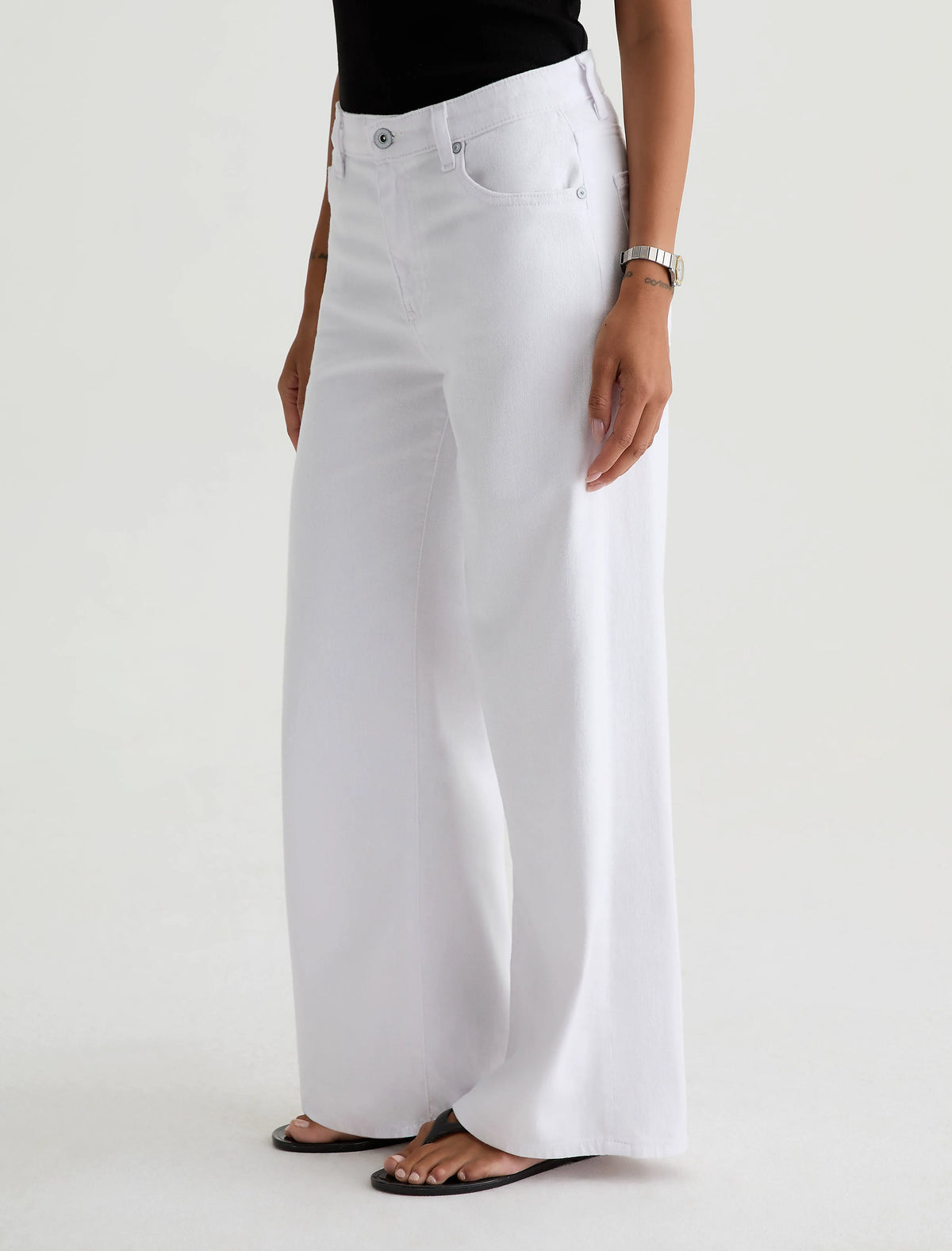 GALLERY WHITE