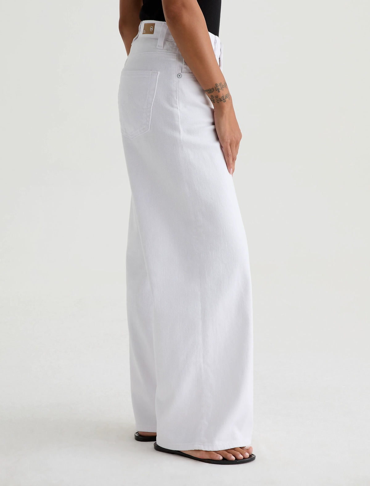 GALLERY WHITE