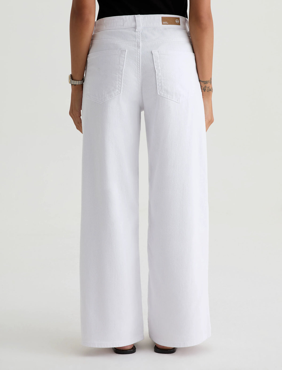 GALLERY WHITE
