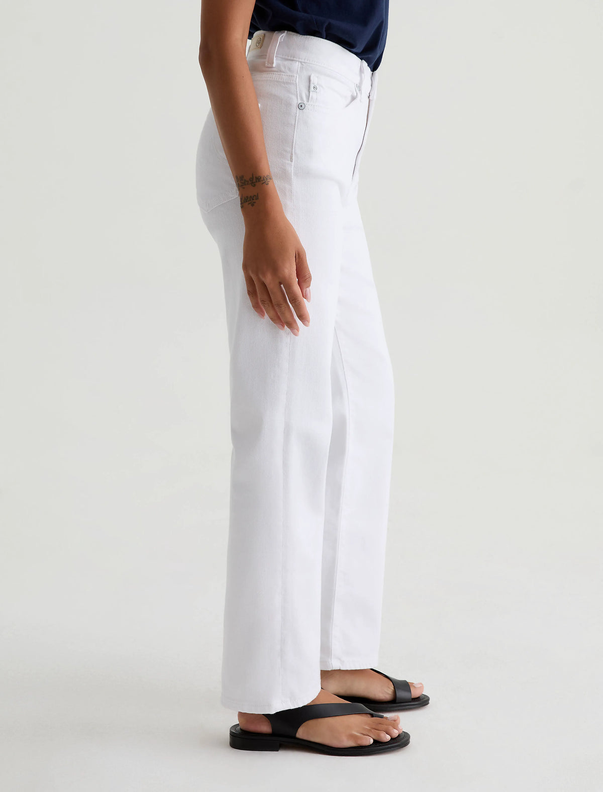 GALLERY WHITE