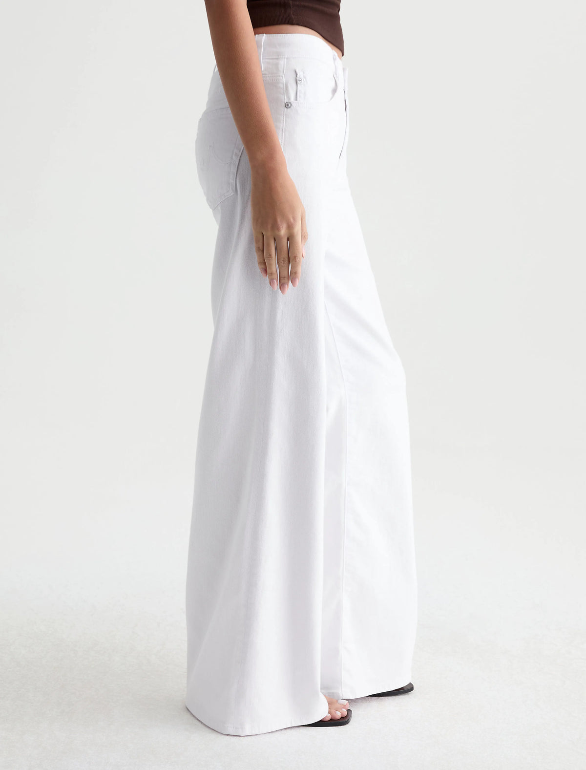 GALLERY WHITE